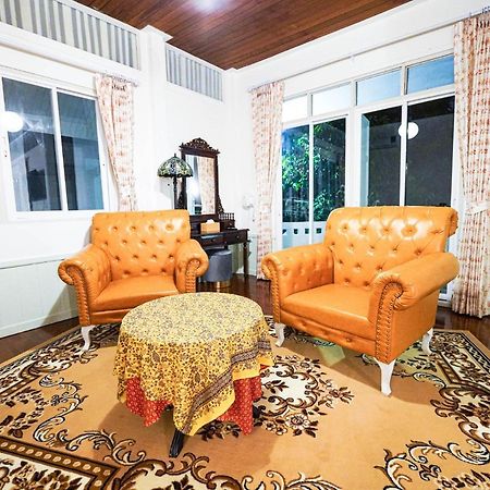 Roomquest Rim Praya Dinsor Road Bangkok Exterior photo