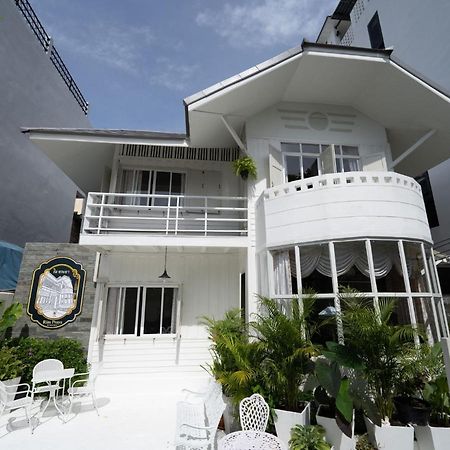 Roomquest Rim Praya Dinsor Road Bangkok Exterior photo
