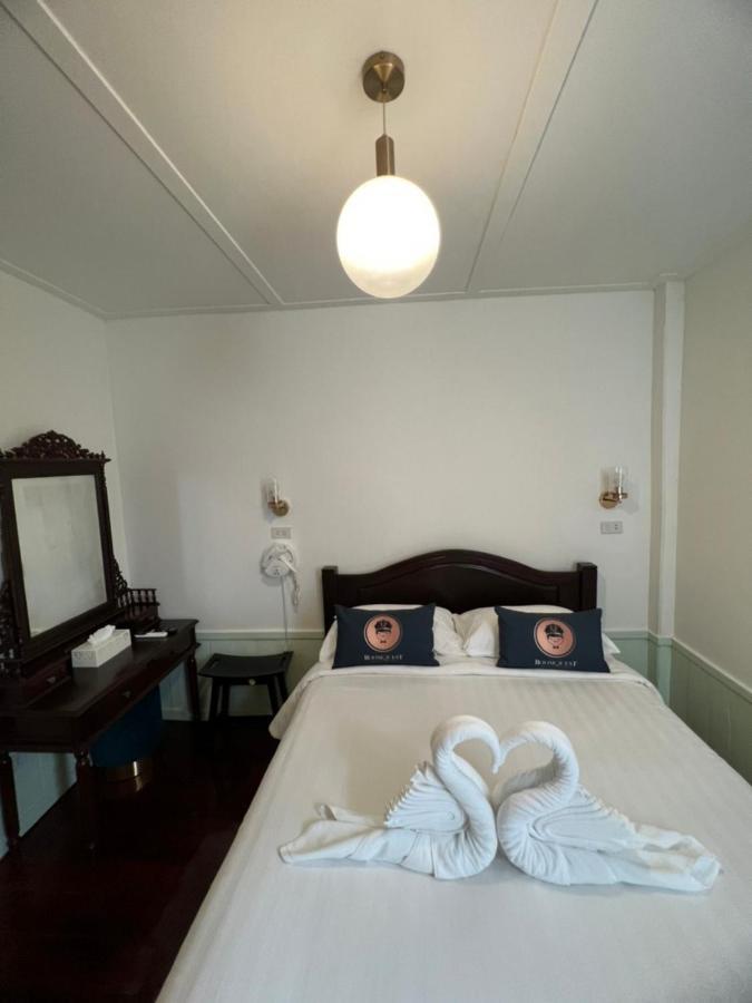 Roomquest Rim Praya Dinsor Road Bangkok Exterior photo