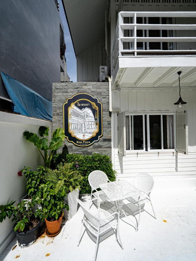 Roomquest Rim Praya Dinsor Road Bangkok Exterior photo