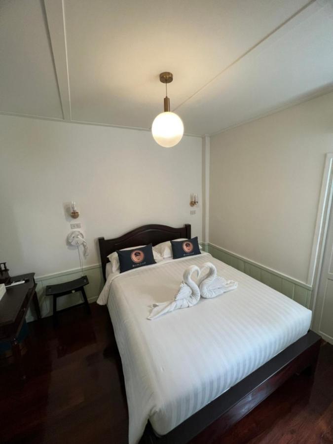 Roomquest Rim Praya Dinsor Road Bangkok Exterior photo