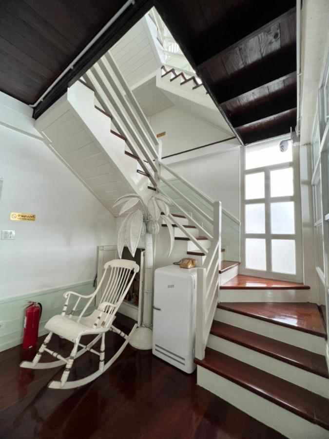 Roomquest Rim Praya Dinsor Road Bangkok Exterior photo