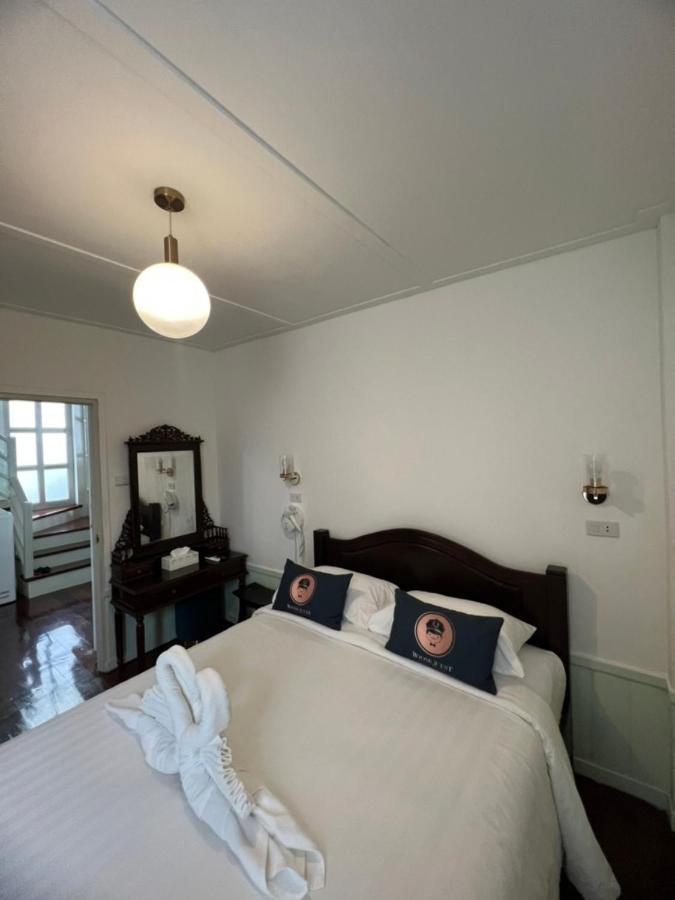 Roomquest Rim Praya Dinsor Road Bangkok Exterior photo