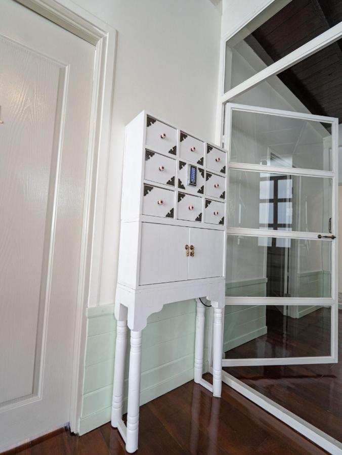Roomquest Rim Praya Dinsor Road Bangkok Exterior photo