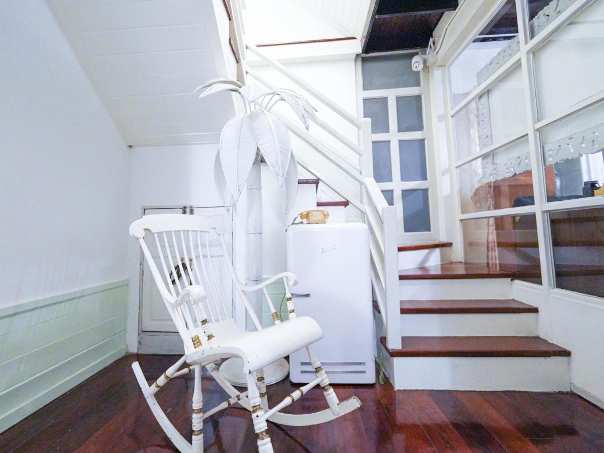 Roomquest Rim Praya Dinsor Road Bangkok Exterior photo