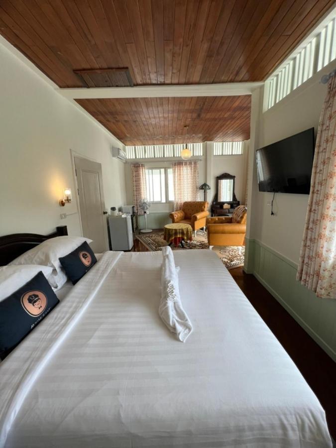 Roomquest Rim Praya Dinsor Road Bangkok Exterior photo