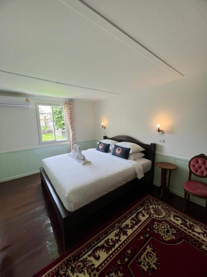 Roomquest Rim Praya Dinsor Road Bangkok Exterior photo