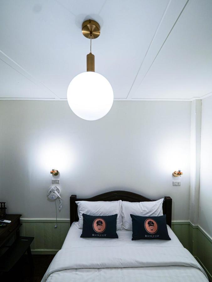 Roomquest Rim Praya Dinsor Road Bangkok Exterior photo