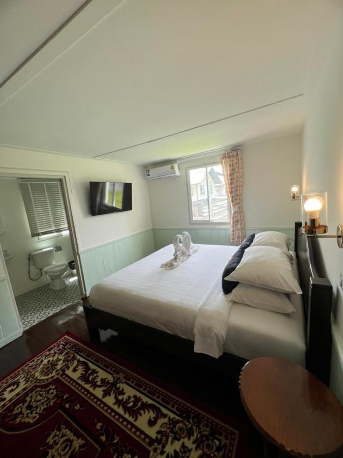 Roomquest Rim Praya Dinsor Road Bangkok Exterior photo